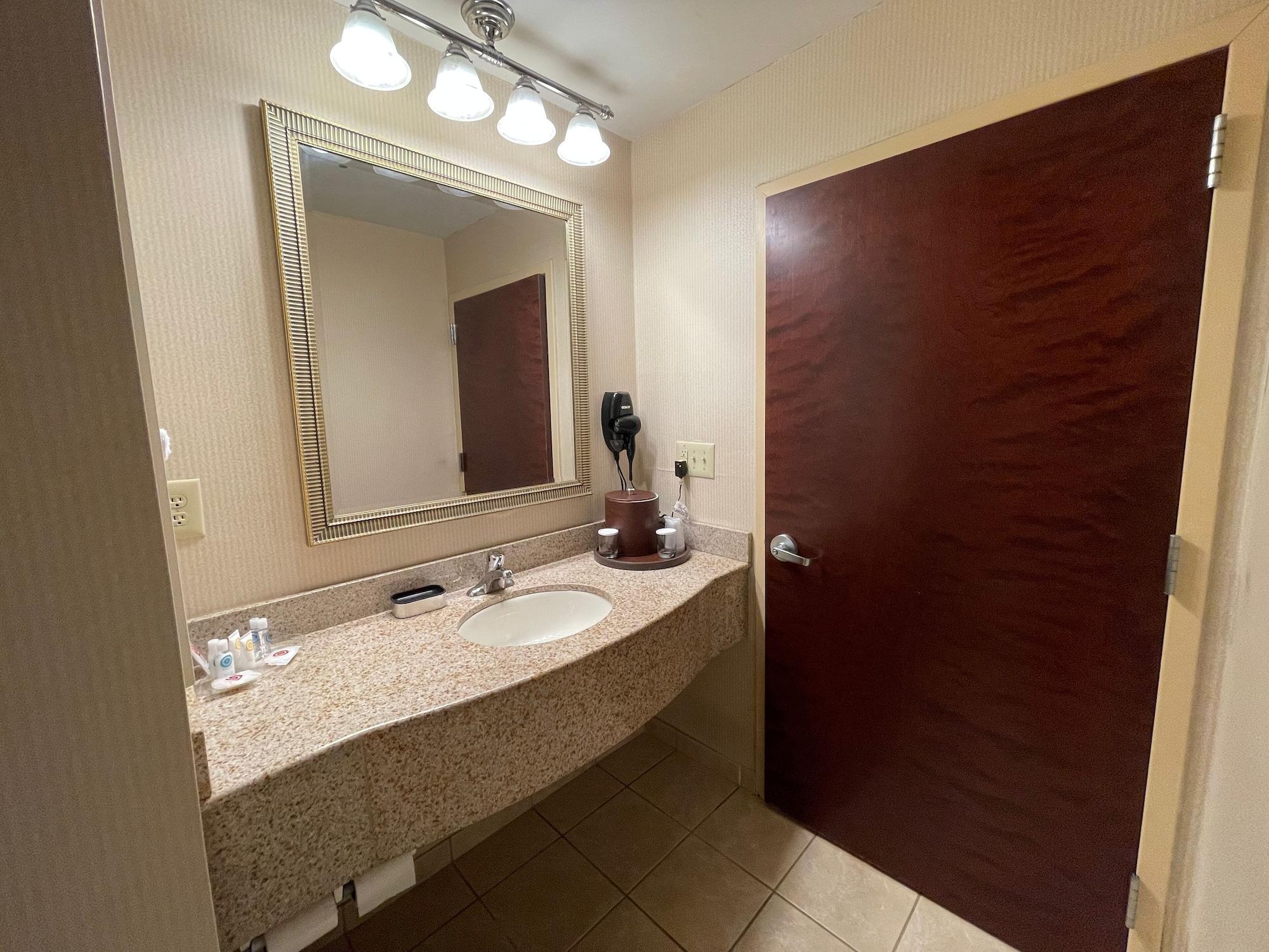 Comfort Suites East Brunswick - South River Экстерьер фото