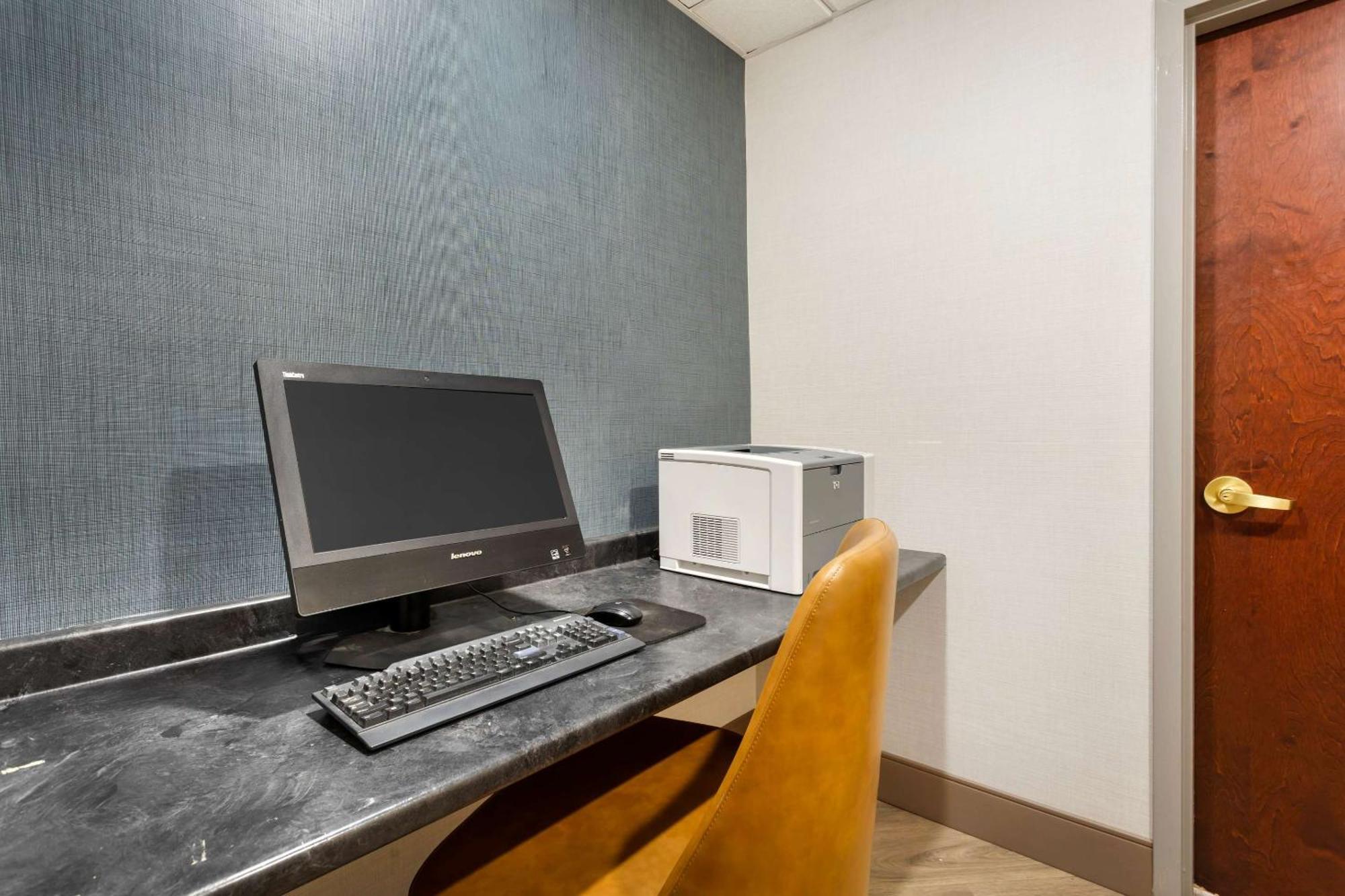 Comfort Suites East Brunswick - South River Экстерьер фото