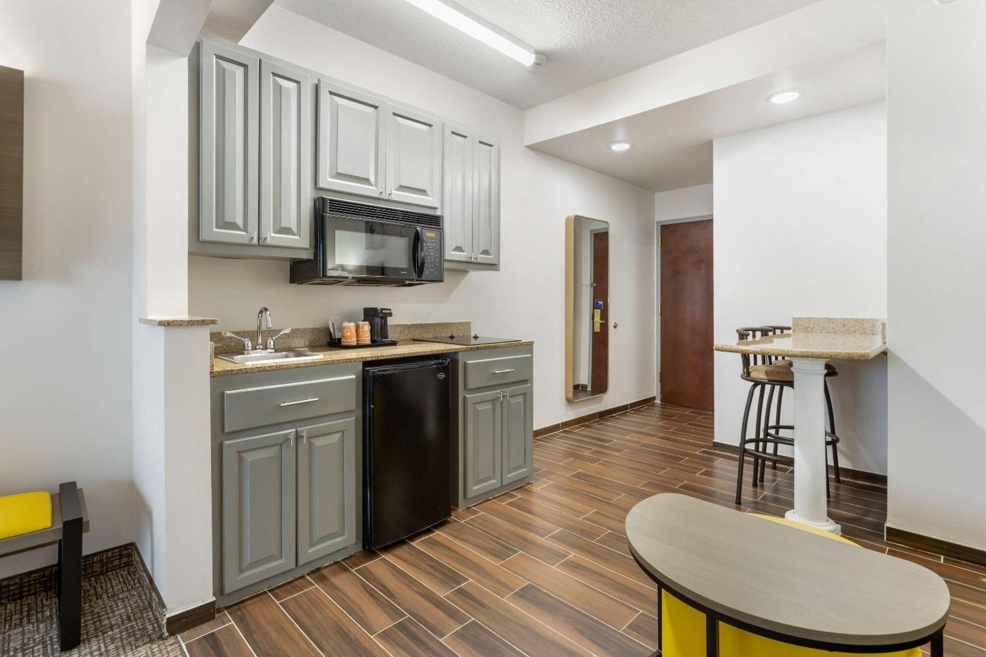 Comfort Suites East Brunswick - South River Экстерьер фото