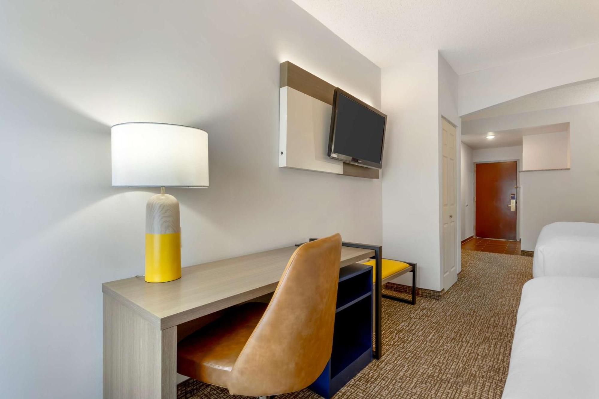 Comfort Suites East Brunswick - South River Экстерьер фото