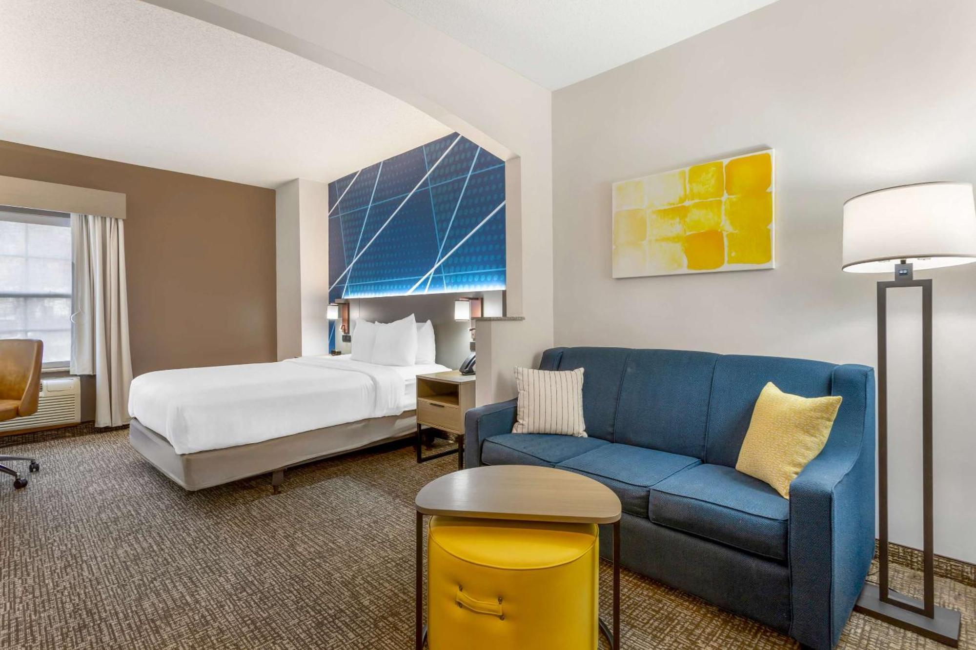 Comfort Suites East Brunswick - South River Экстерьер фото