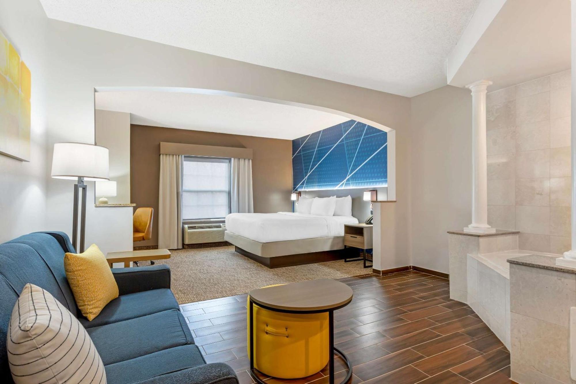 Comfort Suites East Brunswick - South River Экстерьер фото