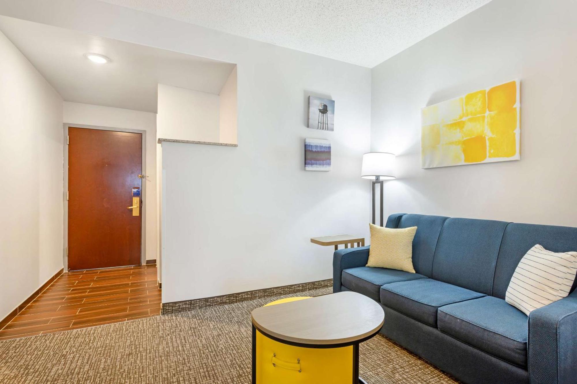 Comfort Suites East Brunswick - South River Экстерьер фото