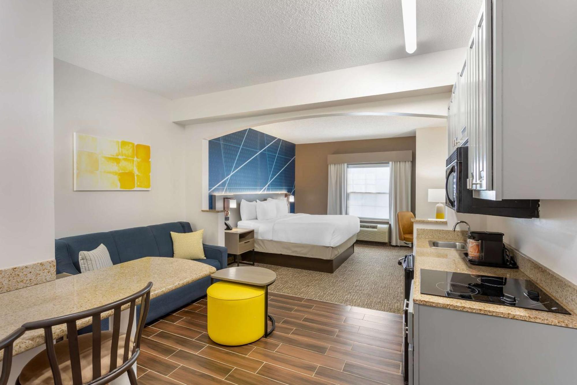 Comfort Suites East Brunswick - South River Экстерьер фото