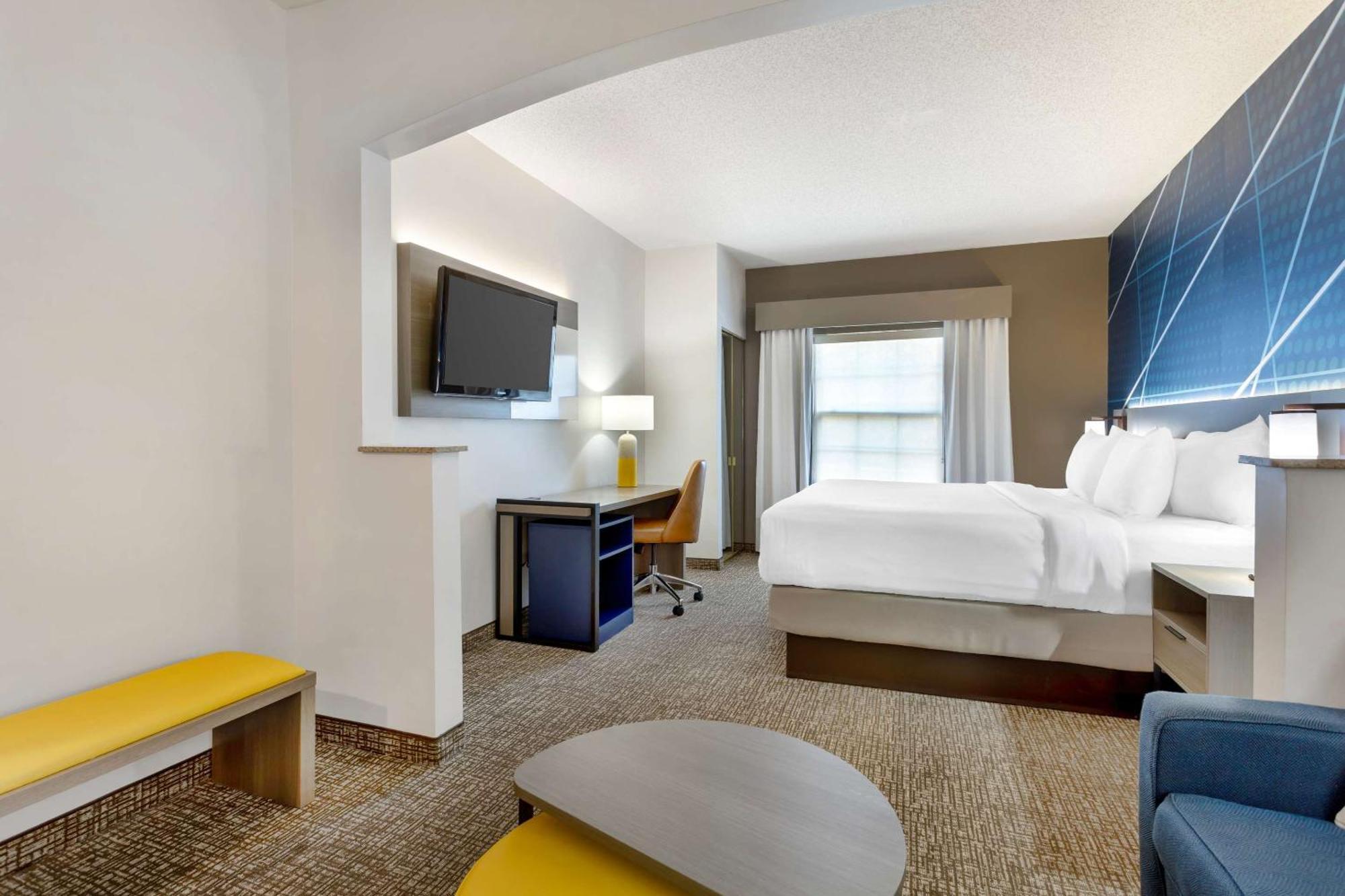 Comfort Suites East Brunswick - South River Экстерьер фото