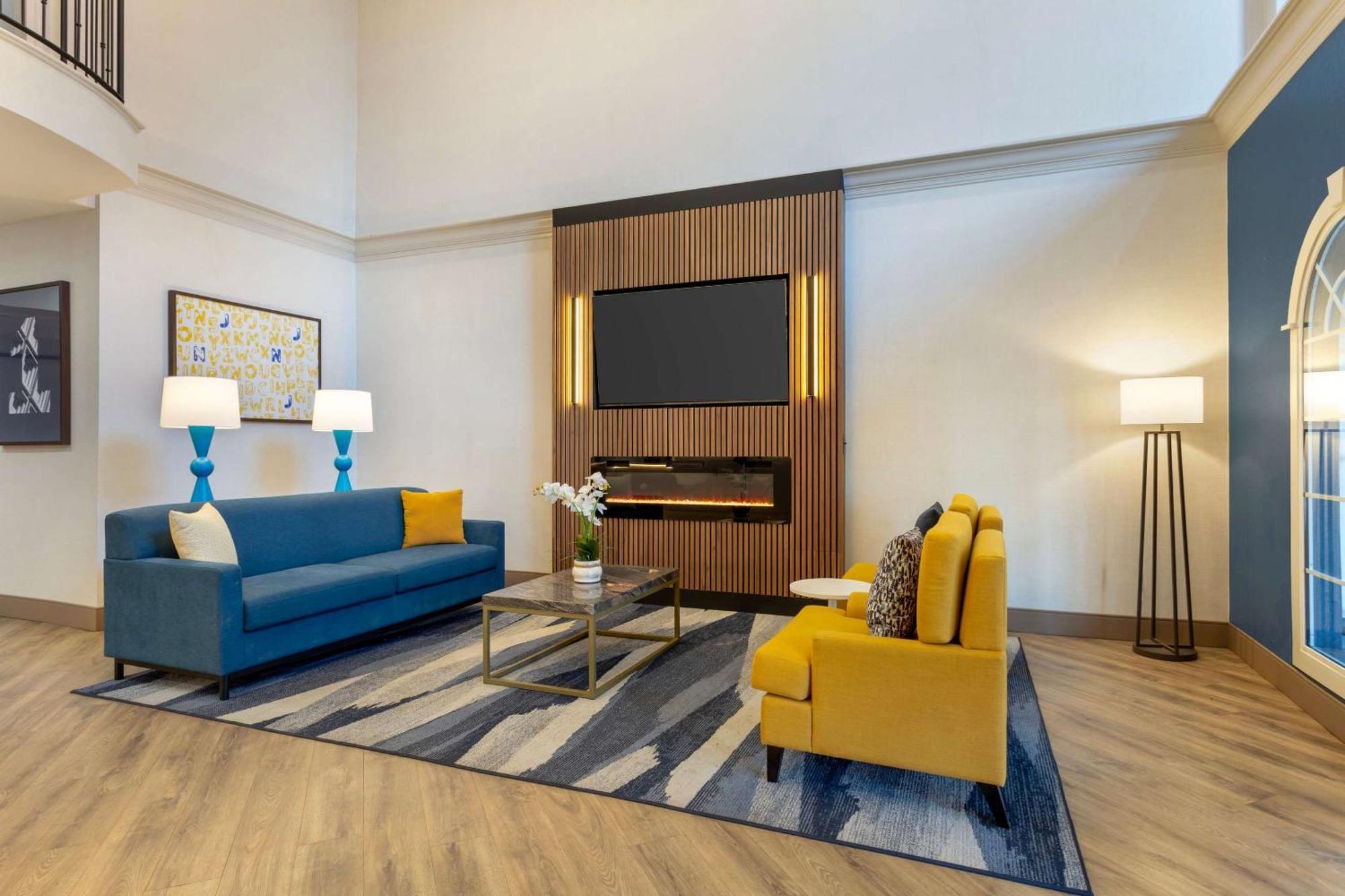 Comfort Suites East Brunswick - South River Экстерьер фото