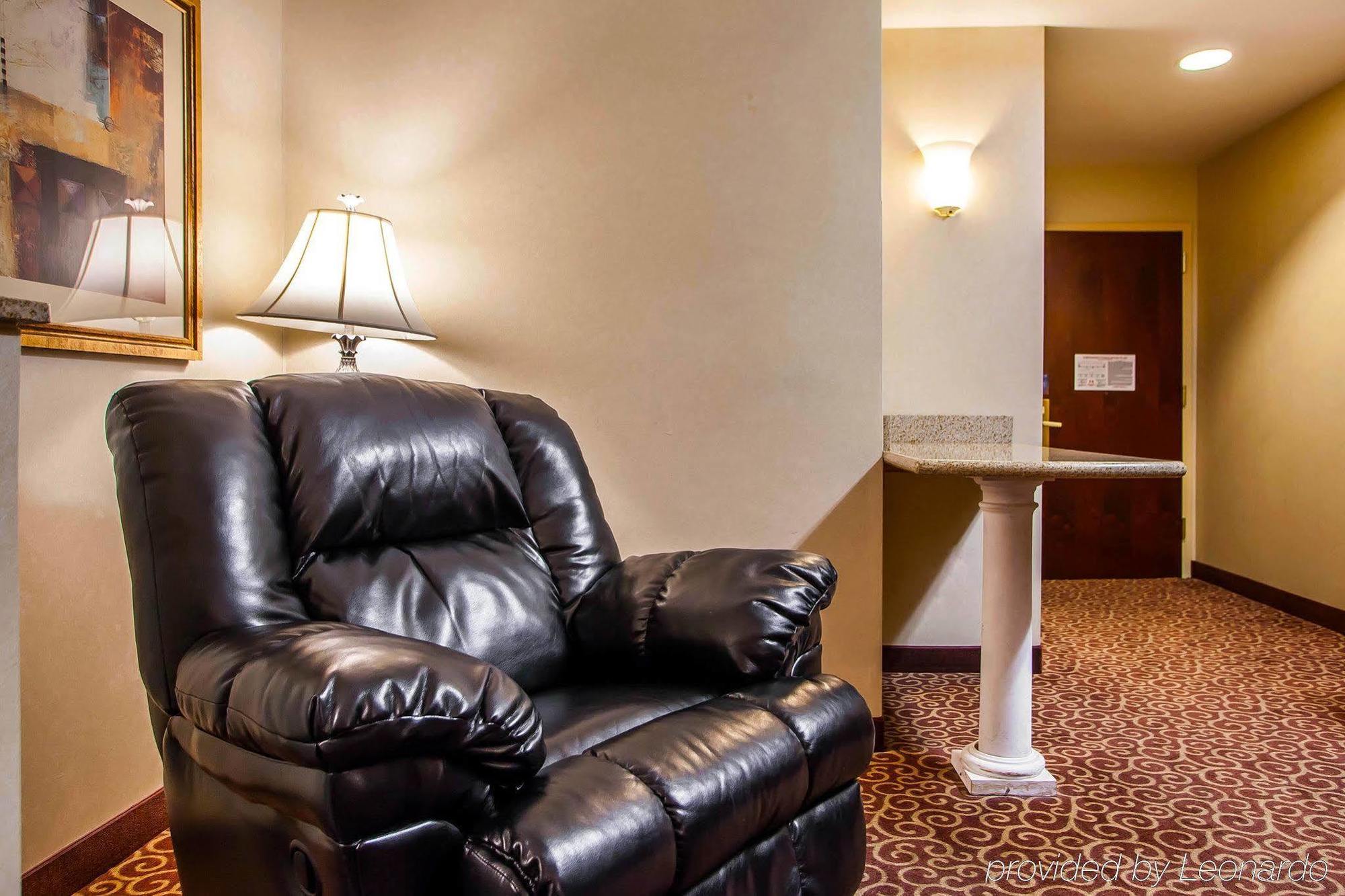Comfort Suites East Brunswick - South River Экстерьер фото