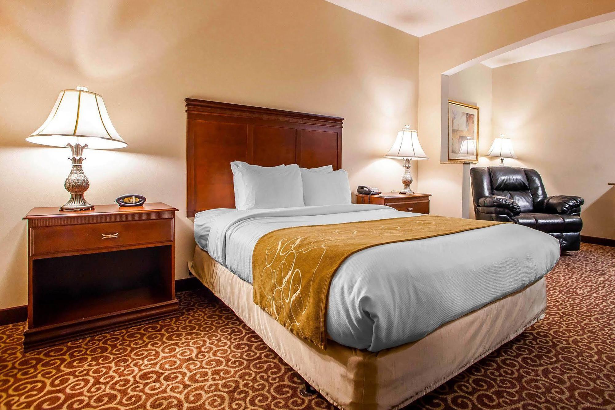 Comfort Suites East Brunswick - South River Экстерьер фото