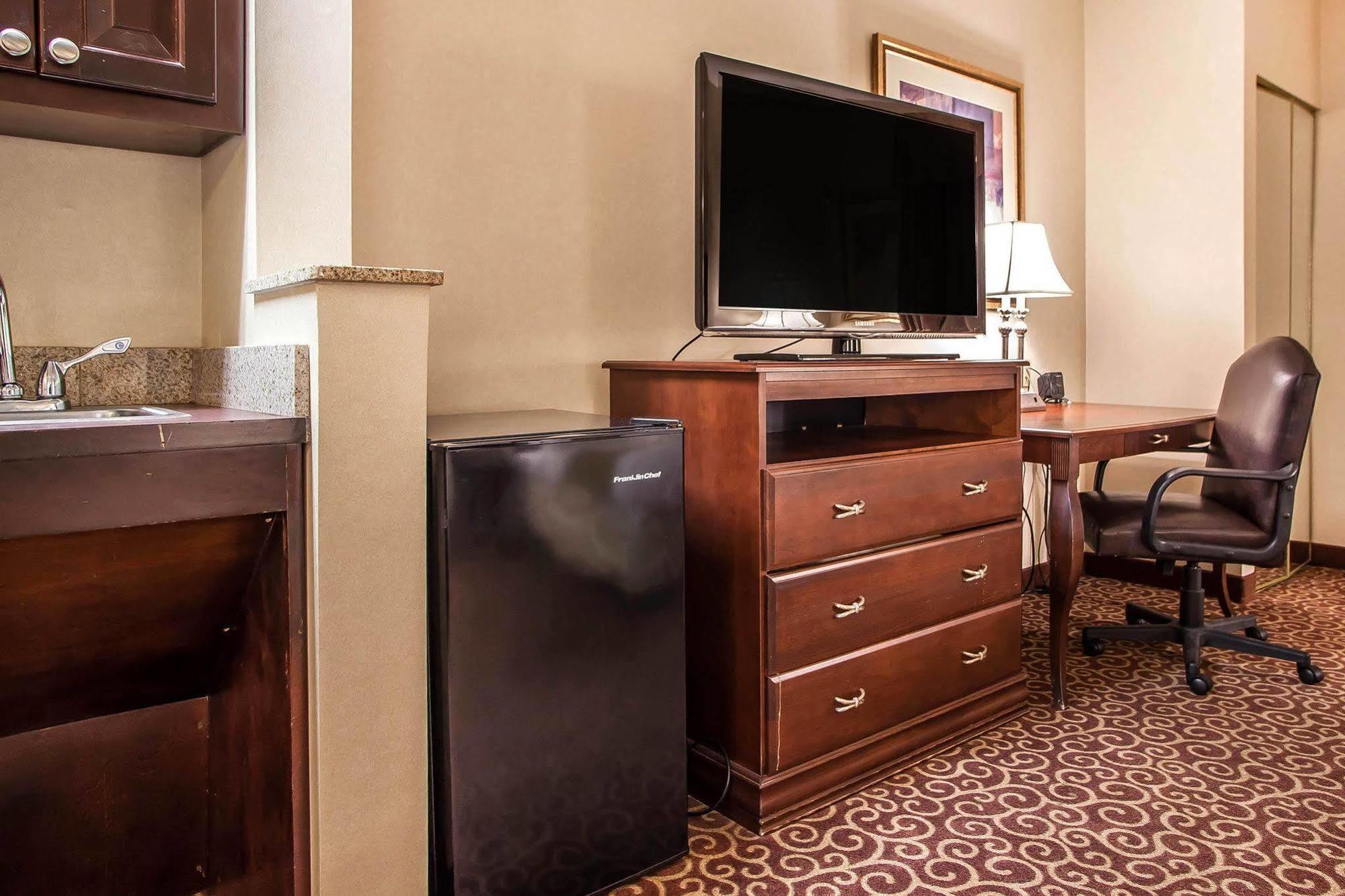 Comfort Suites East Brunswick - South River Экстерьер фото