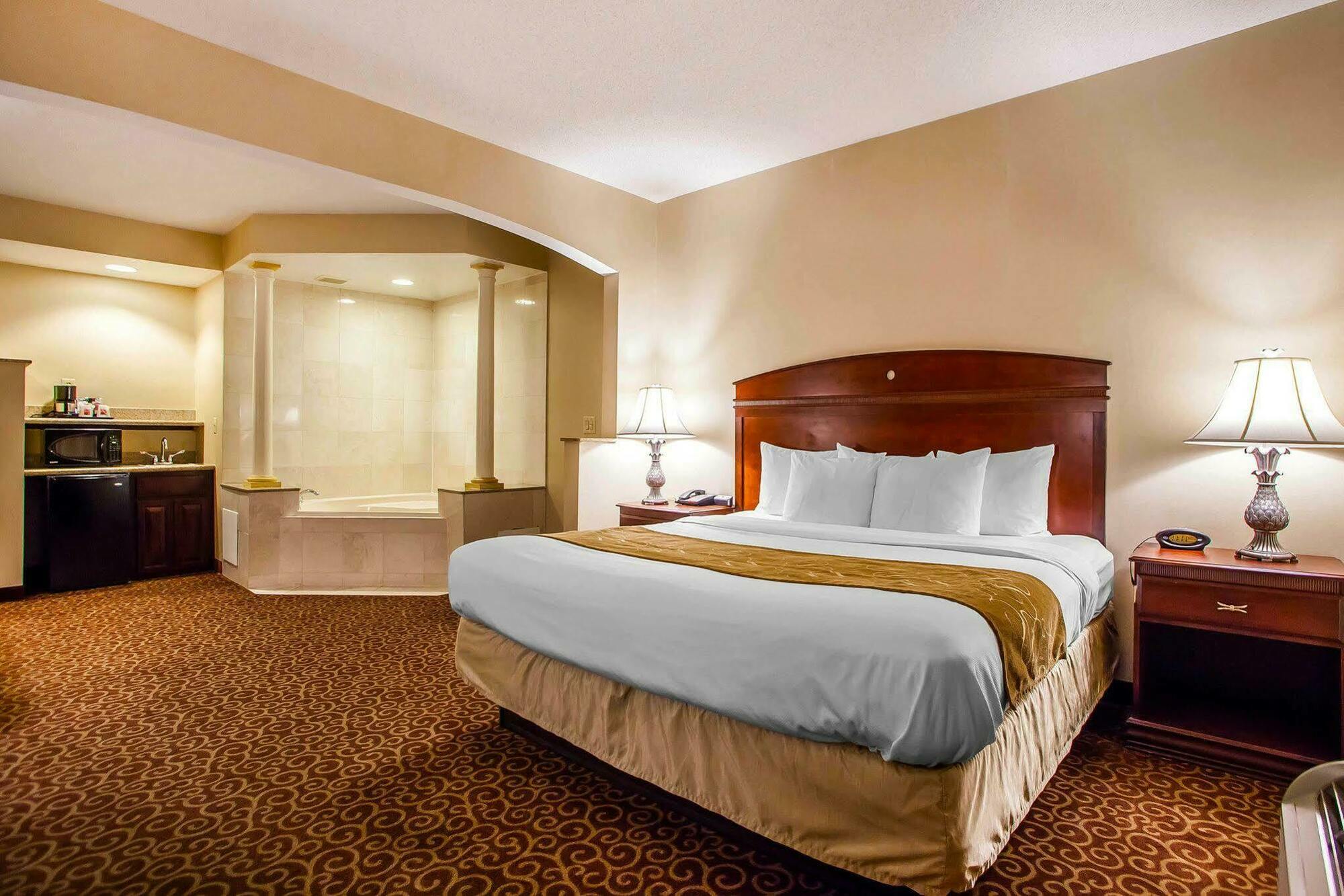 Comfort Suites East Brunswick - South River Экстерьер фото