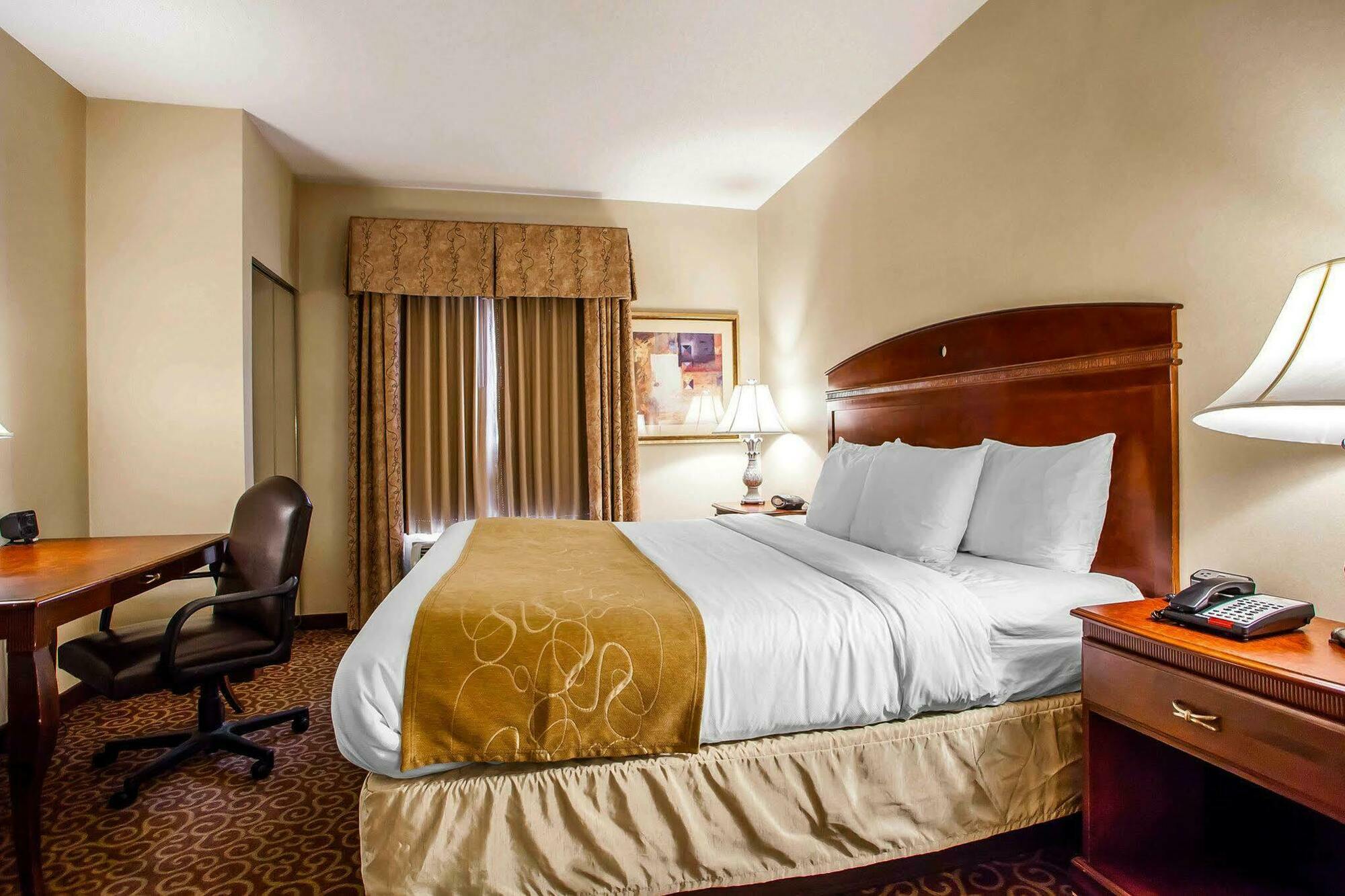 Comfort Suites East Brunswick - South River Экстерьер фото