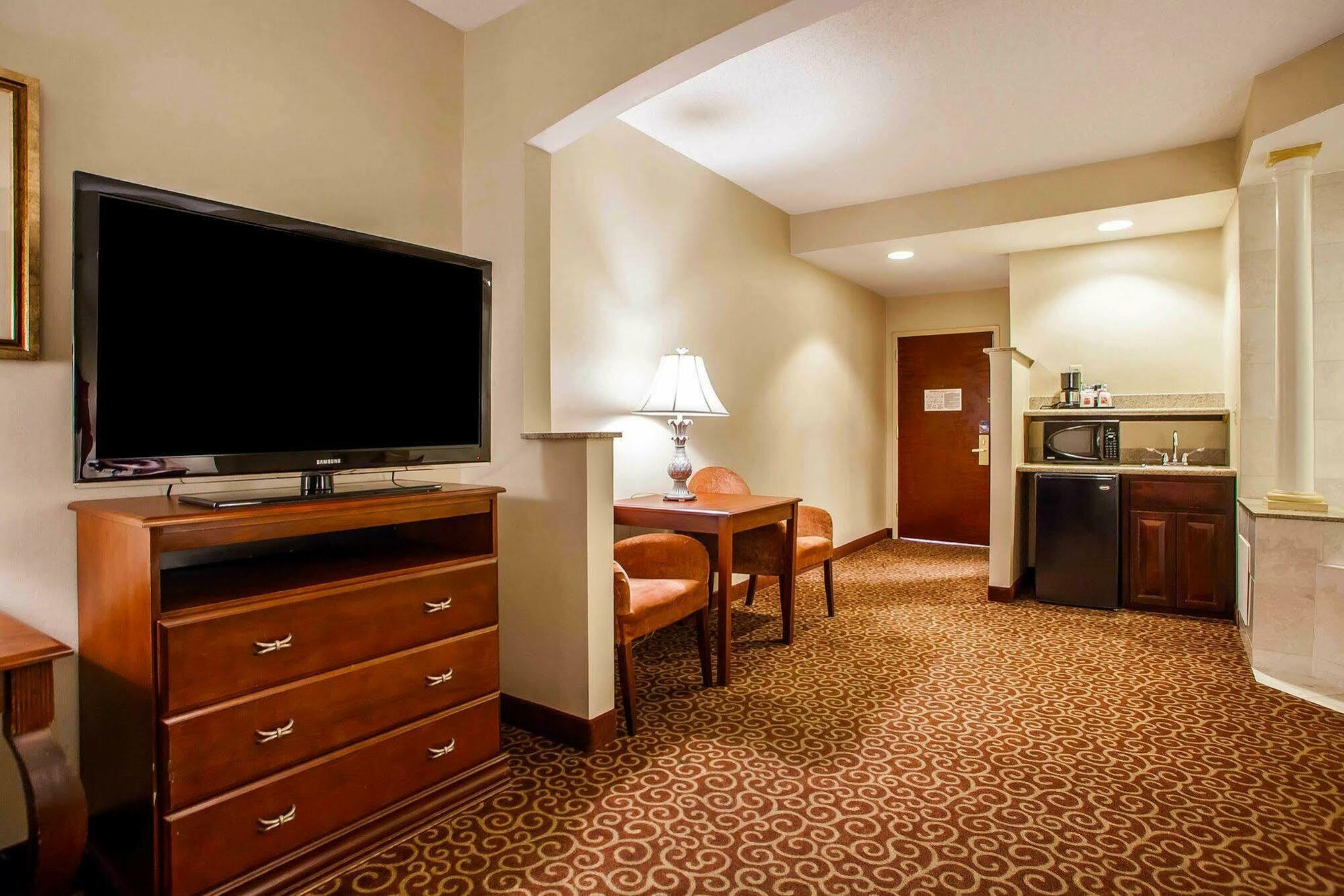 Comfort Suites East Brunswick - South River Экстерьер фото