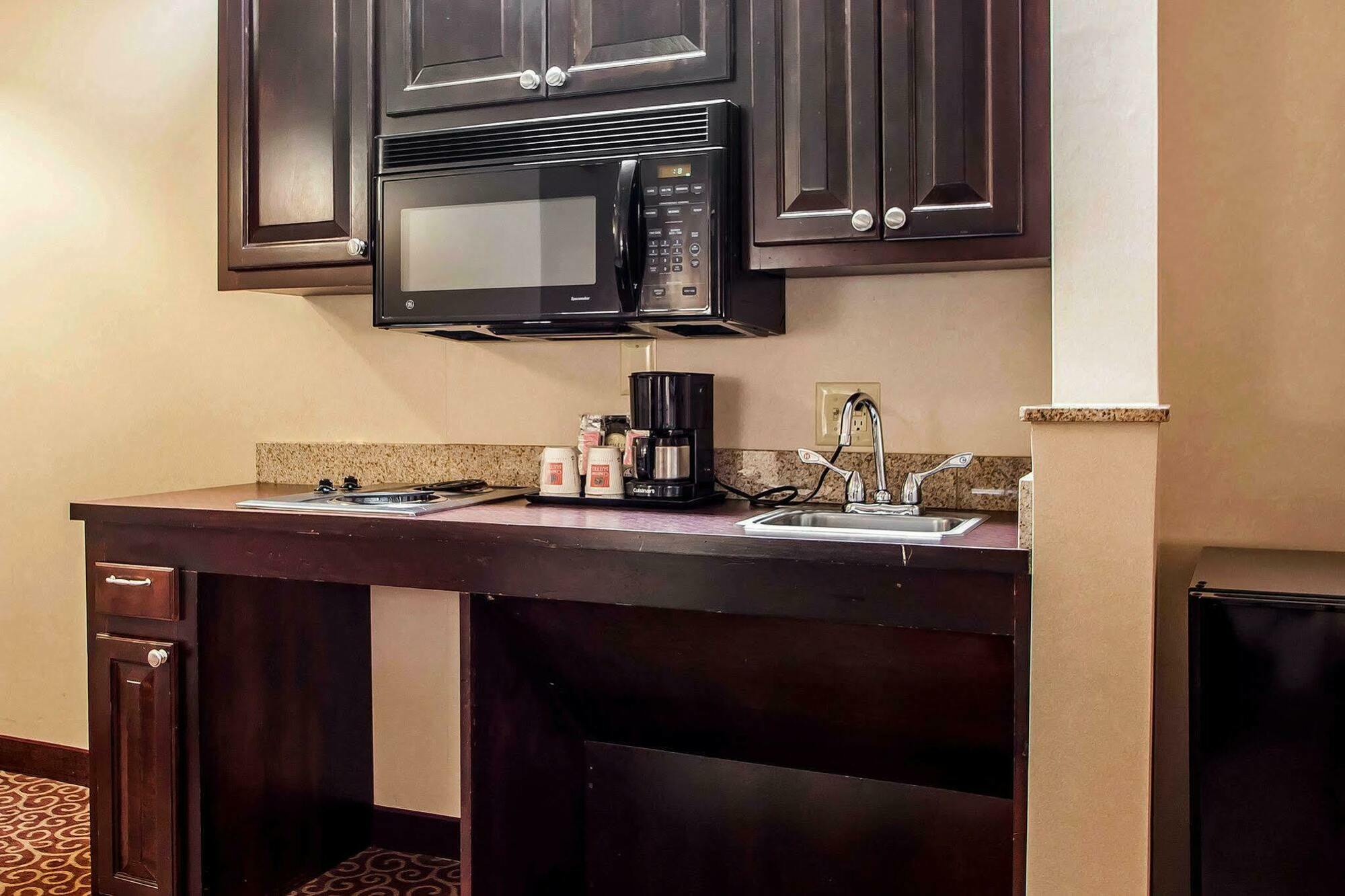 Comfort Suites East Brunswick - South River Экстерьер фото